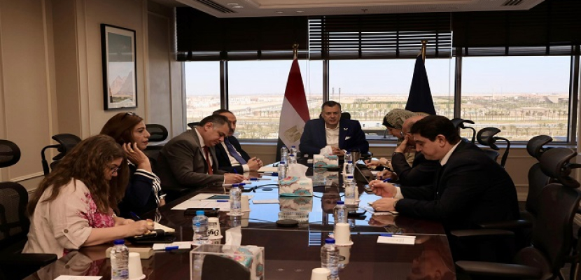 وزير السياحة والآثار يستعرض مستجدات الخطة التنفيذية لتحسين التجربة السياحية بمصر