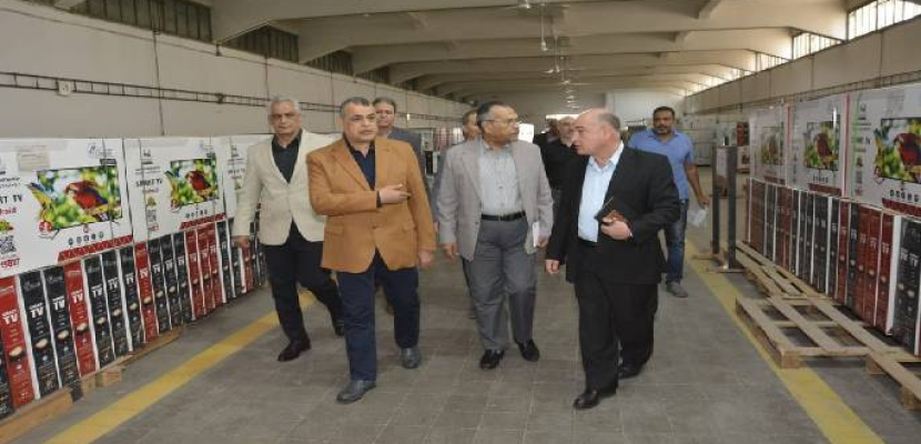 وزير الدولة للإنتاج الحربى يتابع مراحل التصنيع بشركة بنها للصناعات الإلكترونية مصنع 144 الحربى