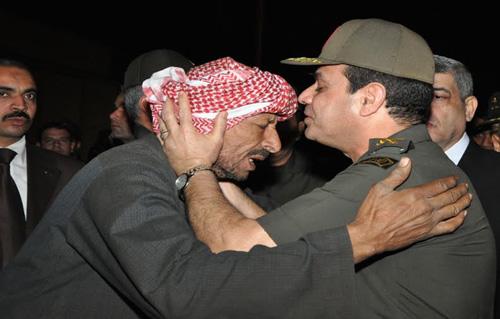 السيسى خلال تشييع جنازة شهداء العريش: الحادث لن يزيدنا إلا إصراراً