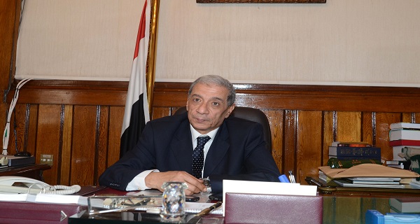 النائب العام يكلف بضبط مرتكبي واقعة حرق علم مصر