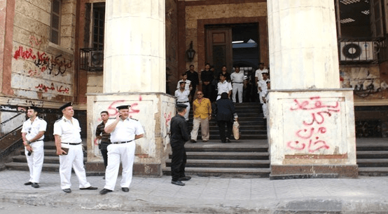 هدوء بمحيط محكمة عابدين بعد فض اشتباكات الأهالي مع نشطاء 6 أبريل
