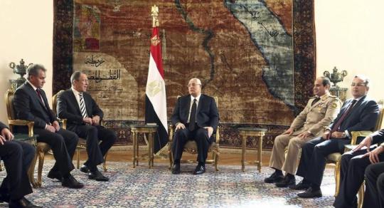 الخارجية: لم نوقع اتفاقات مع روسيا وعقود السلاح من شأن وزارة الدفاع
