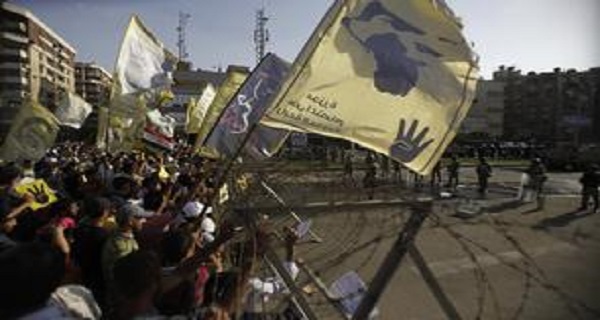 اشتباكات بين أنصار ومعارضي مرسي في عدة مناطق بالقاهرة والجيزة