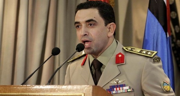 المتحدث العسكري: قبائل المنطقة الغربية تسلم 17 صاروخا و55 بندقية آلية