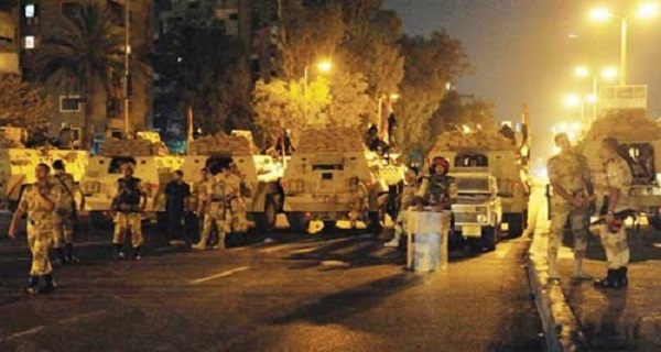 الجيش يغلق ” محمد محمود” لمنع وصول متظاهرى طلعت حرب إلى التحرير