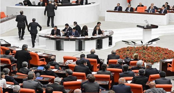 تركيا: البرلمان يبحث أسباب زيادة الانتحار بين ضباط الجيش