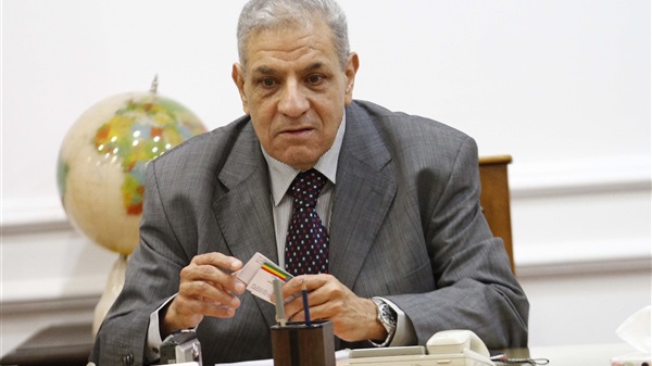 وزير الإسكان يعد الزمالك بترميم مدرجات حلمى زامورا