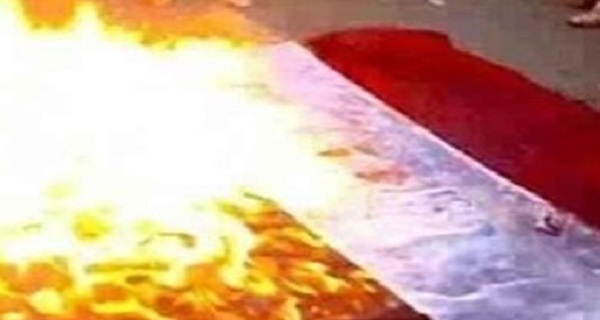 النيابة تأمر بحبس”مايكل” حارق العلم 4 أيام