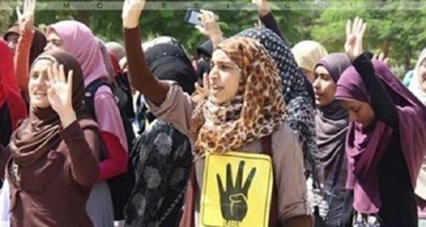 اشتباكات عنيفة بين طالبات إخوانيات ومؤيدات للجيش بالأسكندرية