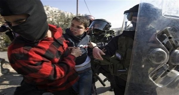 قوات الاحتلال تحتجز 4 أطفال فلسطينيين بالضفة الغربية