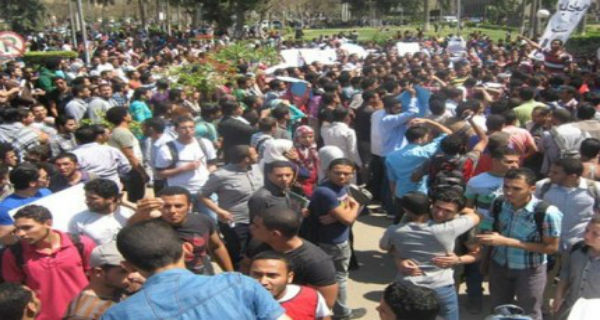 اشتباكات بين طلاب الاخوان والامن بمحيط دار العلوم القاهرة