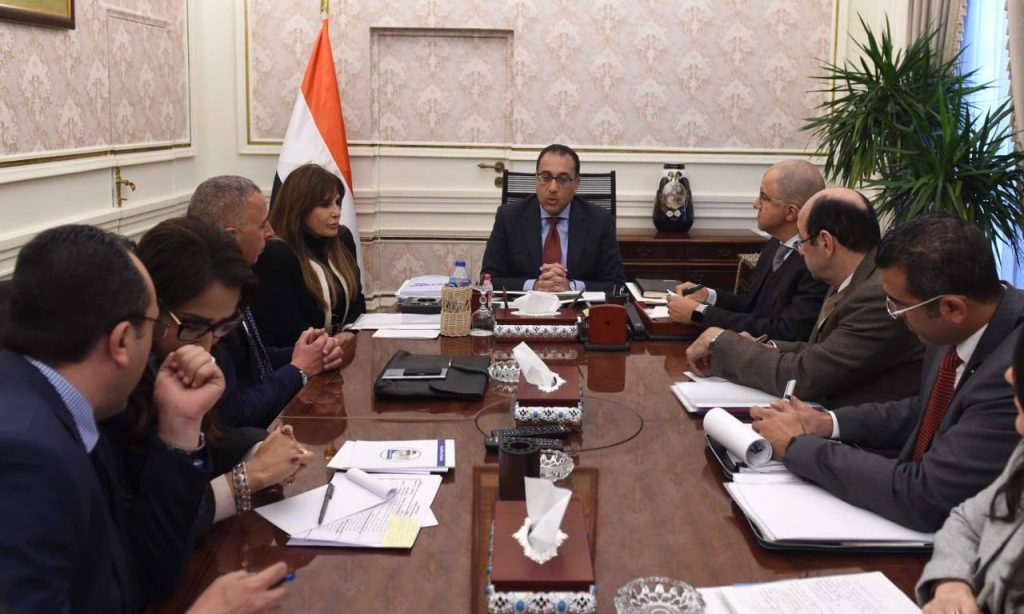 بالصور .. رئيس الوزراء يعقد اجتماعا لمناقشة تيسير إجراءات دخول الشركات المصرية لقارة أفريقيا