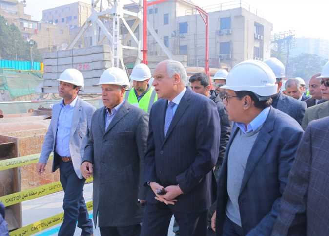 وزير النقل يتابع اعمال تنفيذ المرحلة الثالثة للخط الثالث للمترو