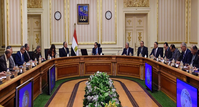 بالصور.. رئيس الوزراء يتابع دراسة مشروع استزراع أراضي مناطق غرب المنيا