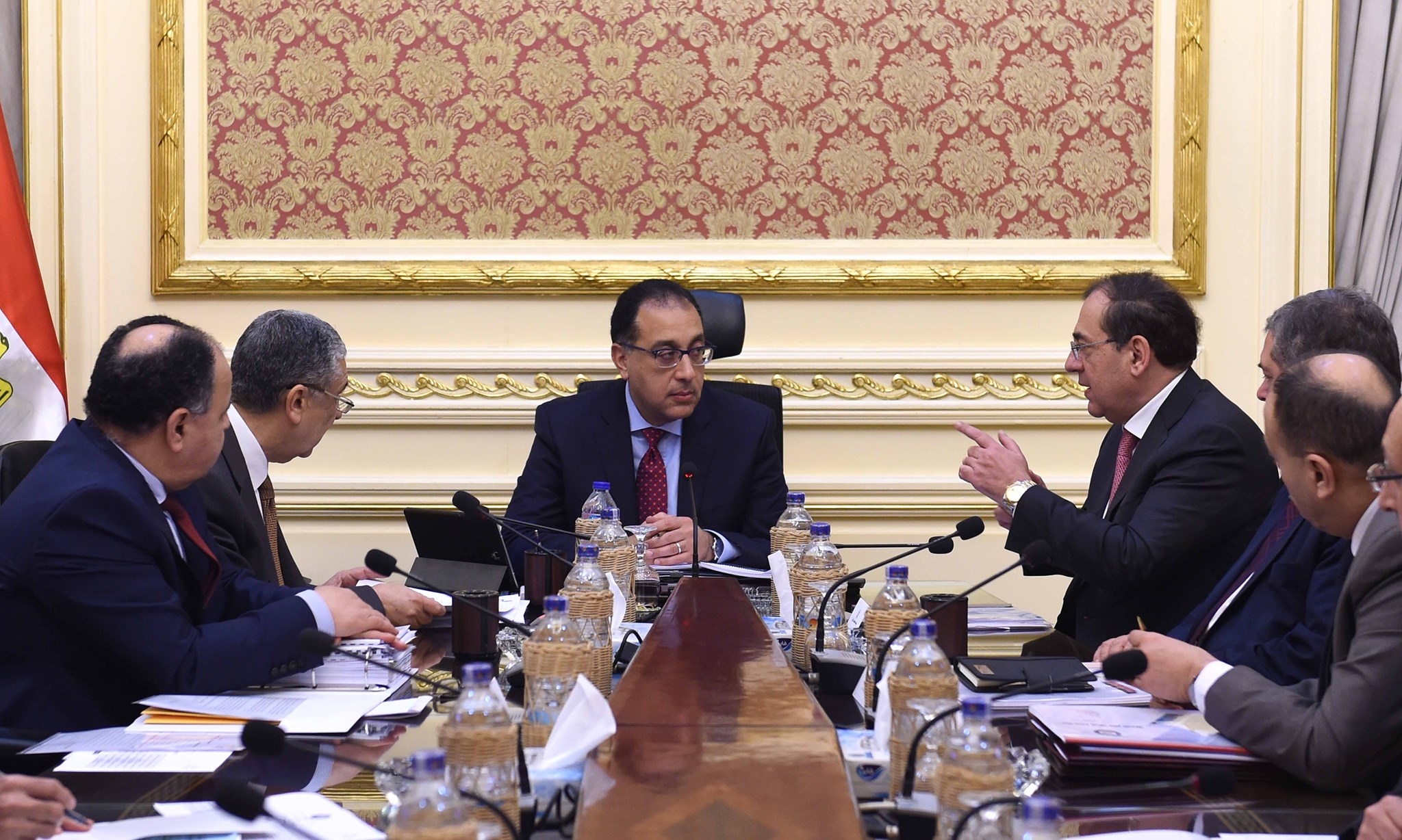 بالصور..رئيس الوزراء يتابع إجراءات فض التشابكات المالية بين وزارات الكهرباء والبترول والمالية وقطاع الأعمال العام