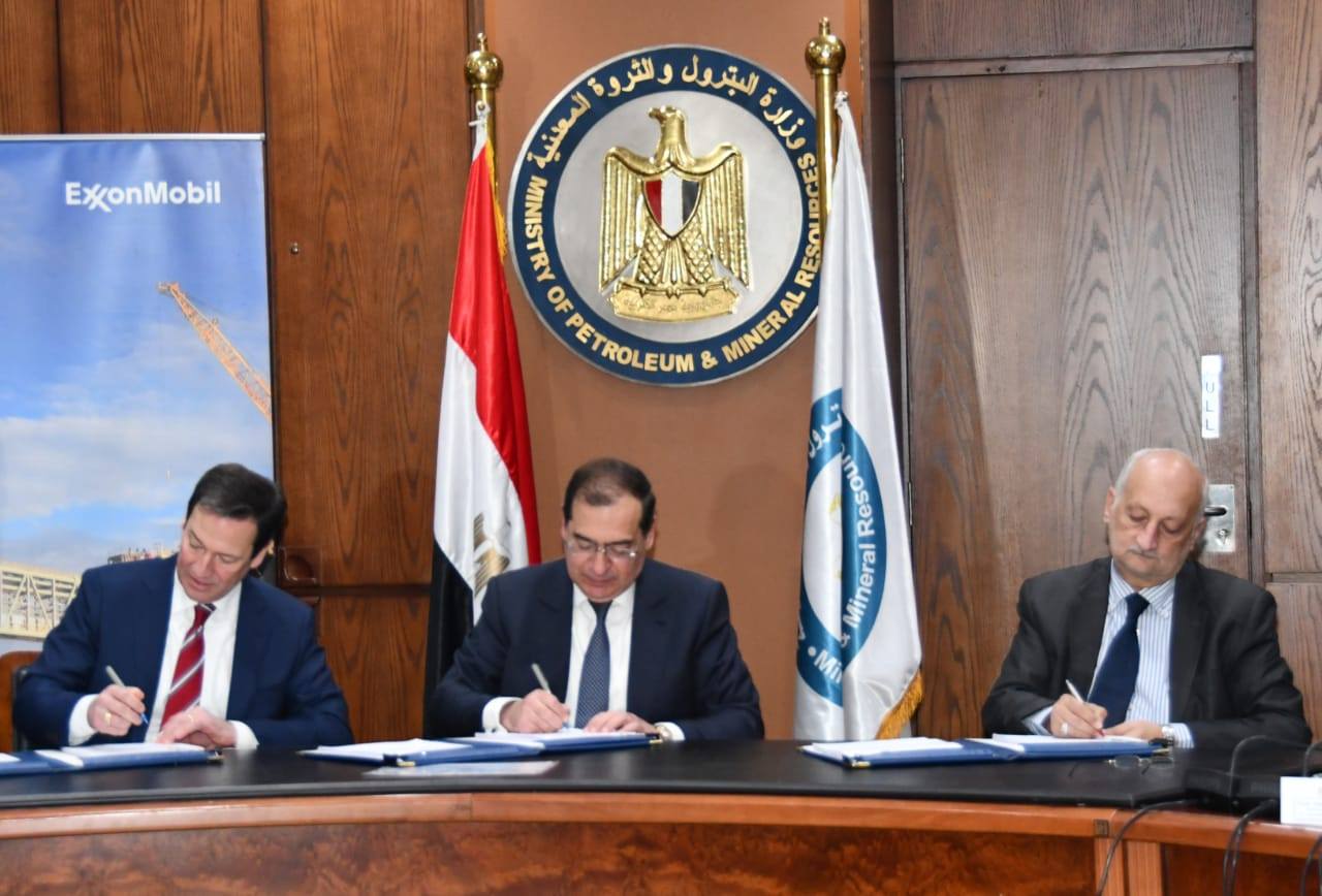 بالصور .. البترول : توقيع اتفاقيتين جديدتين للبحث عن النفط والغاز باستثمارات 332 مليون دولار