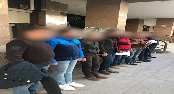 بالصور .. الرقابة الإدارية تضبط تشكيل إجرامي مكون تخصص أعضاؤه في جرائم النقد الأجنبي