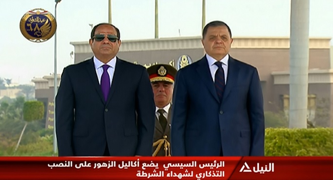 الرئيس السيسي يضع اكليل الزهور على النصب التذكاري لشهداء الشرطة