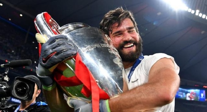 أليسون بيكر يفوز بجائزة السامبا الذهبية لعام 2019 كأفضل لاعب برازيلى بأوروبا