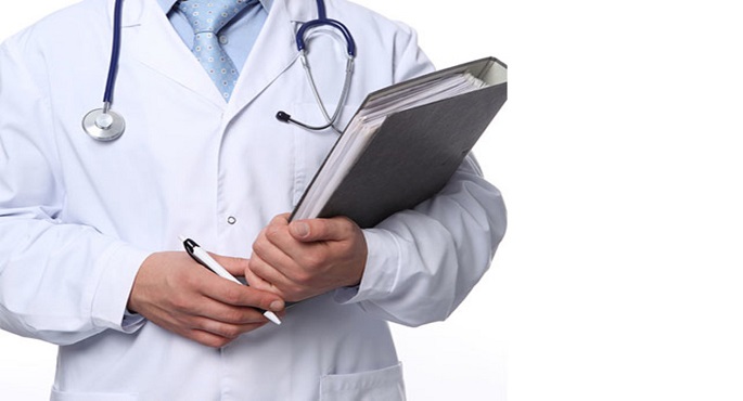 ساعات العمل المضنية لشباب الأطباء قد تدفعهم نحو المرض العقلى والانتحار