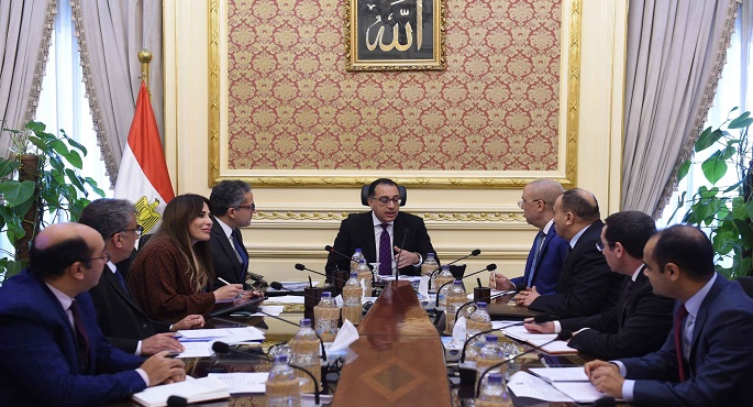 بالصور.. رئيس الوزراء يعقد اجتماعا لبحث فرص الاستثمار الفندقي غرب مدينة العلمين الجديدة
