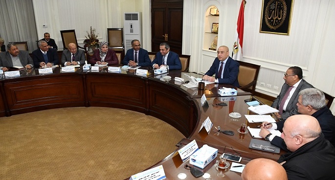 بالصور .. حزمة تكليفات من وزير الإسكان لرؤساء شركات مياه الشرب والصرف الصحى