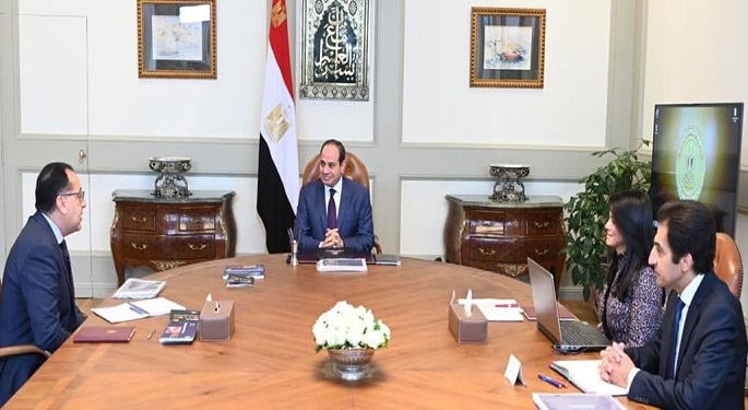 الرئيس السيسي يوجه بمزيد من الاهتمام لمكافحة الفقر ودعم الصناعات المتوسطة والصغيرة