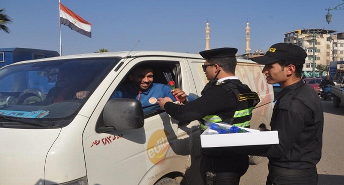 بالصور .. الشرطة والشعب يحتفلون بعيد الشرطة