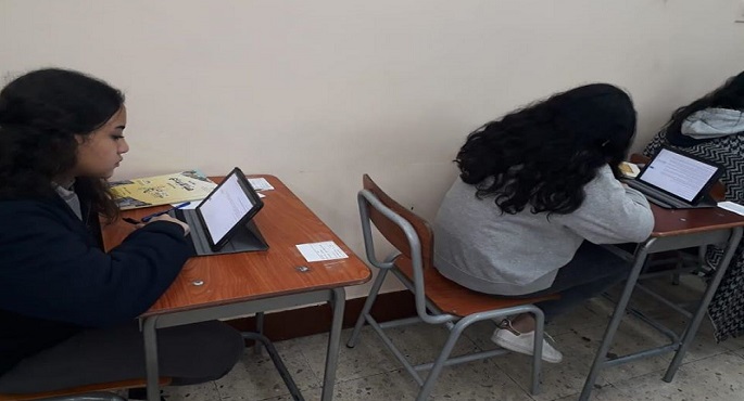 طلاب أولى ثانوى يؤدون امتحان الإنجليزى والجغرافيا واختبار مجمع لخامسة ابتدائى