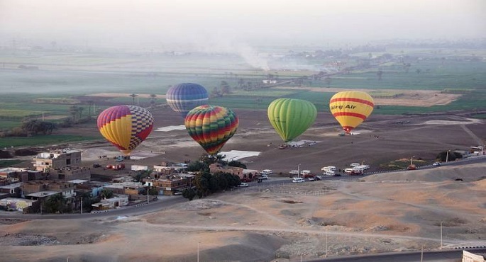 الغاء اقلاع رحلات البالون الطائر في الأقصر بسبب سرعة الرياح