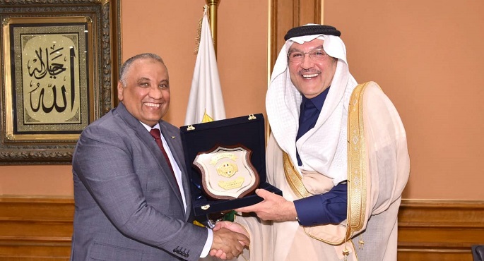 بالصور.. رئيس هيئة الرقابة الإدارية يناقش مع السفير السعودي سبل التعاون المشترك