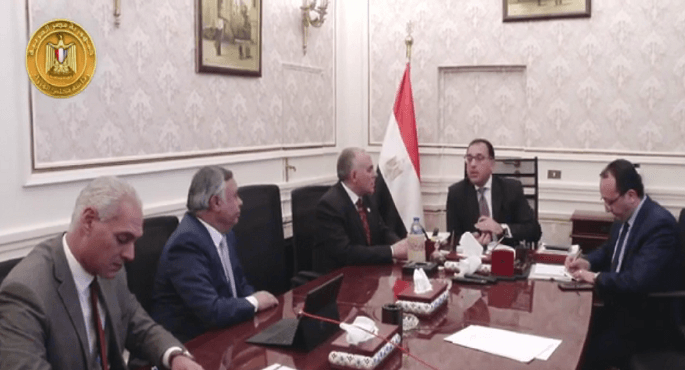 بالفيديو .. رئيس الوزراء يناقش ملفات ترشيد استهلاك المياه وتأهل الترع خلال لقائه بوزير الرى