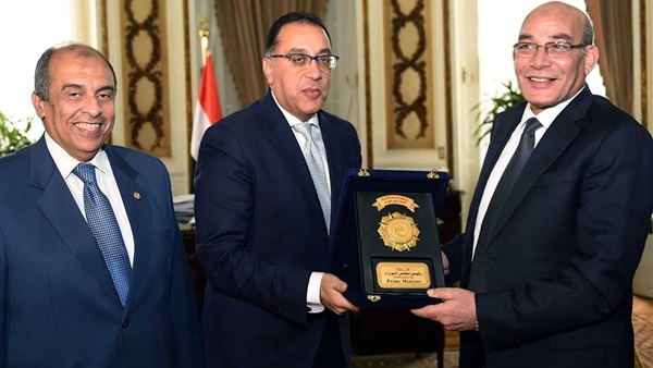 خلال تكريمه وزير الزراعة السابق .. مدبولي: كل منّا يكمل مسيرة من سبقوه من أجل بناء الوطن