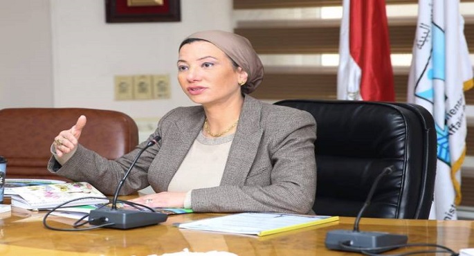 وزيرة البيئة : حملات توعوية بأخطار حرق قش الأرز ومتابعة المقالب العشوائية للحد من تلوث الهواء