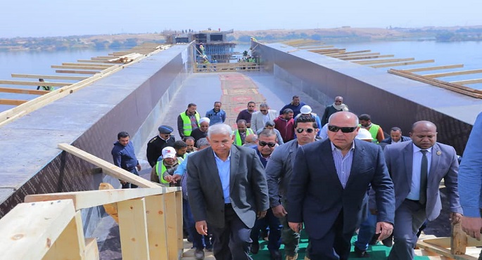بالصور .. وزير النقل: تنفيذ 4 محاور على النيل بأسوان وقنا بتكلفة 6.4 مليار جنيه