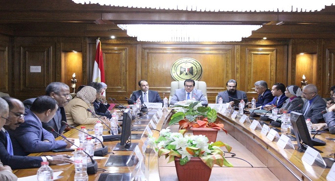 بالصور .. وزير التعليم العالي يوجه باستمرار رفع درجة استعدادات المستشفيات الجامعية لمواجهة فيروس كورونا