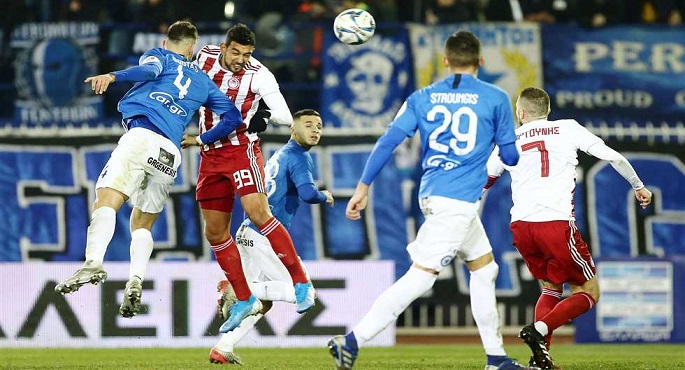 كوكا يقود أولمبياكوس للفوز على أتروميتوس بالدوري اليوناني