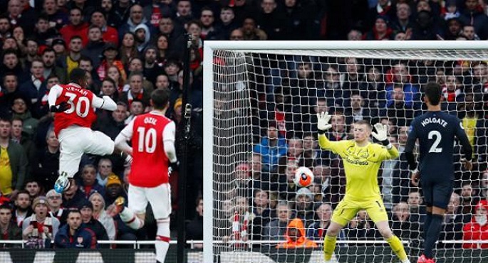 آرسنال يهزم إيفرتون 3-2 بالبريميرليج