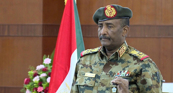 البرهان يبحث مع بومبيو هاتفيا ترتيبات رفع السودان من قائمة الأرهاب