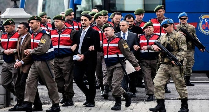 تركيا تصعد حملتها على أنصار كولن وتأمر باعتقال نحو 700