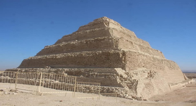 بالصور.. الآثار: الانتهاء من ترميم هرم زوسر المدرج وتطوير المنطقة المحيطة به