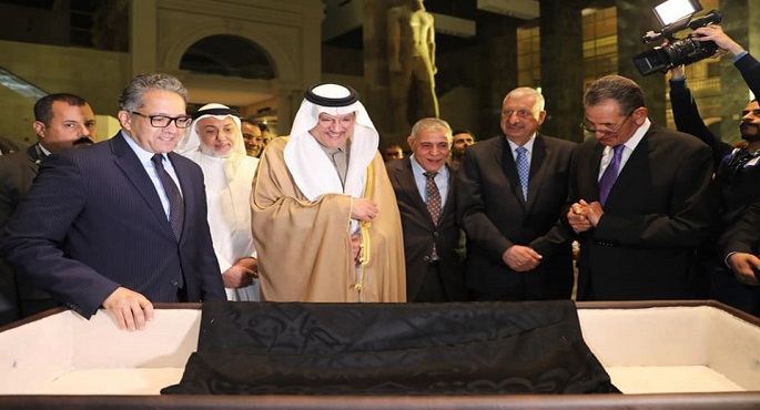 بالصور.. السعودية تهدي مصر جزءا من كسوة الكعبة لعرضها بمتحف العاصمة الادارية
