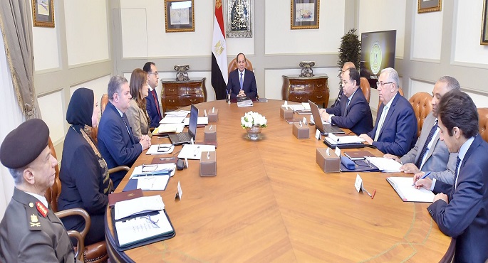 الرئيس السيسي يوجه الحكومة للنهوض بصناعة الغزل والنسيج