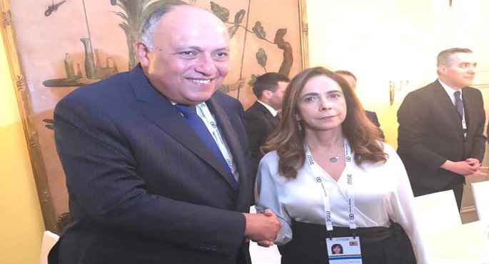 بالصور.. شكري يلتقي نائبة رئيس الحكومة ووزيرة الدفاع الوطني في لبنان بميونيخ