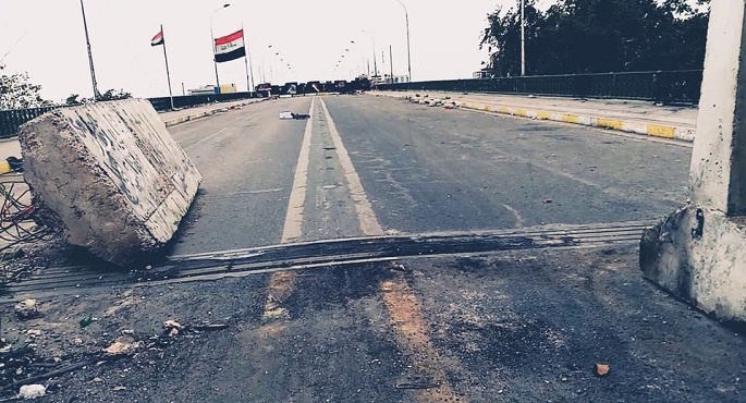القوات الأمنية العراقية تعيد فتح جسر السنك وسط بغداد