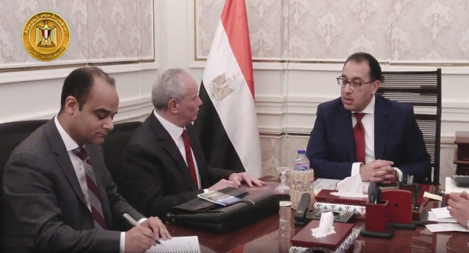بالفيديو .. رئيس الوزراء يتابع مع محافظ الأقصر موقف إحياء طريق الكباش