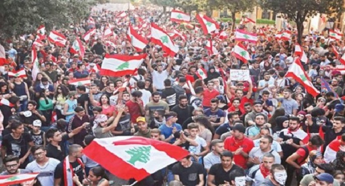 متظاهرون لبنانيون يطالبون بضبط تفلت الأسعار في الأسواق والكشف عن الأموال المنهوبة
