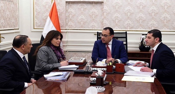 بالصور .. رئيس الوزراء يتابع موقف التعامل مع الشركات المتعثرة بالمناطق الحرة