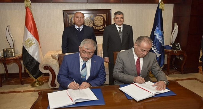 بالصور .. وزير النقل ورئيس هيئة قناة السويس يشهدان توقيع عقد الإلتزام الخاص بالمحطة متعددة الأغراض بميناء الإسكندرية