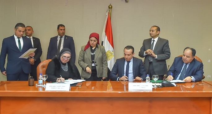 بالصور .. وزيرا المالية والتجارة والصناعة يُوَّقعان ٣١ اتفاق تسوية للمستحقات المتأخرة للمصدرين